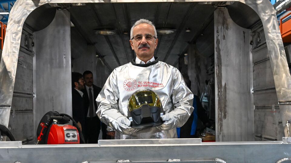 Yerli ve milli elektrikli hızlı tren setine ilk kaynak