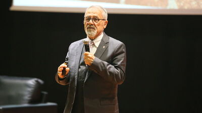 Prof. Görür iki levhaya dikkat çekti