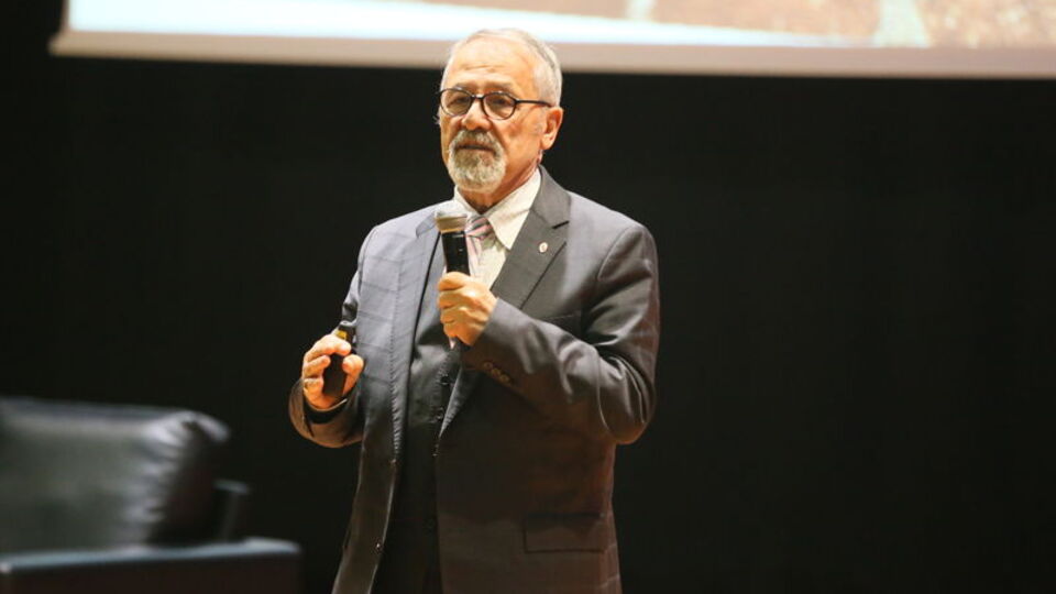 Prof. Görür iki levhaya dikkat çekti