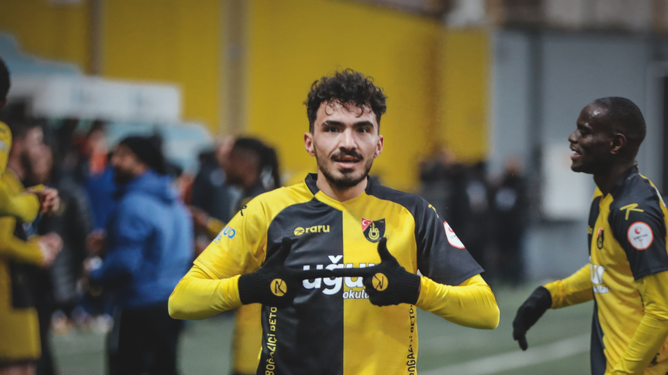 İstanbulspor tek attı üç aldı!