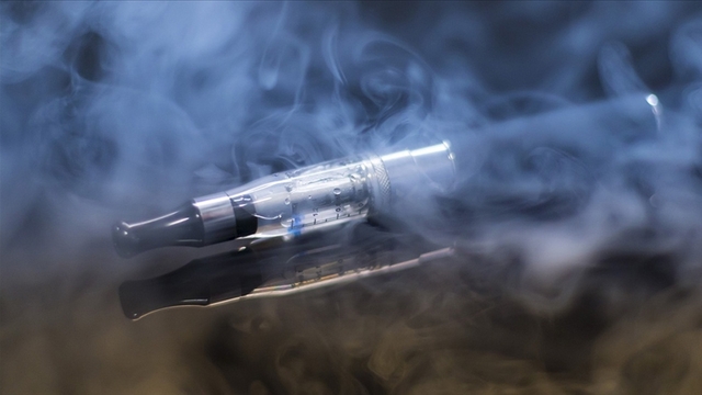  Elektronik sigara, diğer tütün mamulleri kadar tehlikeli