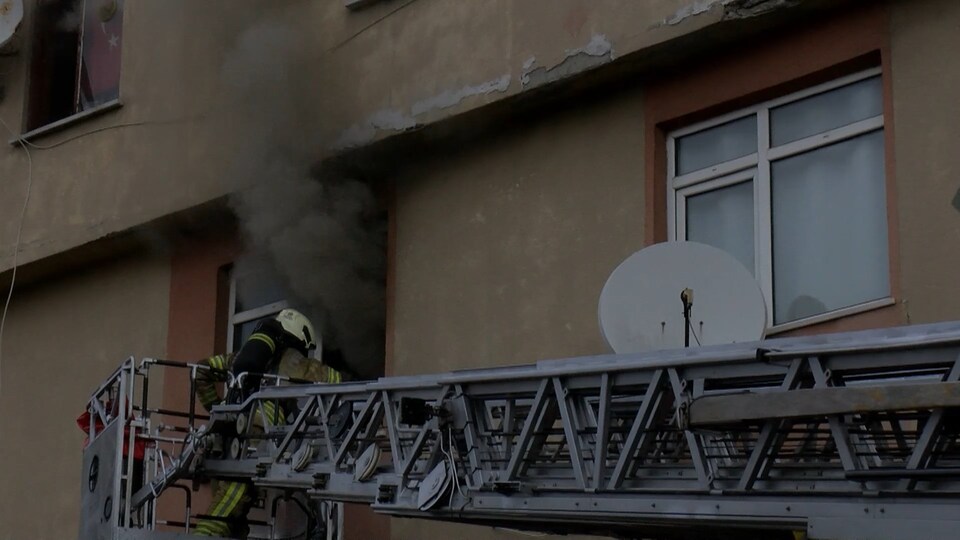 İstanbul'da ev yangınında bir kadın hayatını kaybetti!