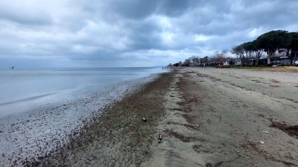 Erdek ve Kapıdağ'da deniz çekildi