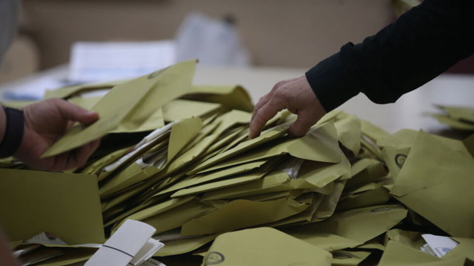 CHP'de ön seçim için MYK'ya yetki