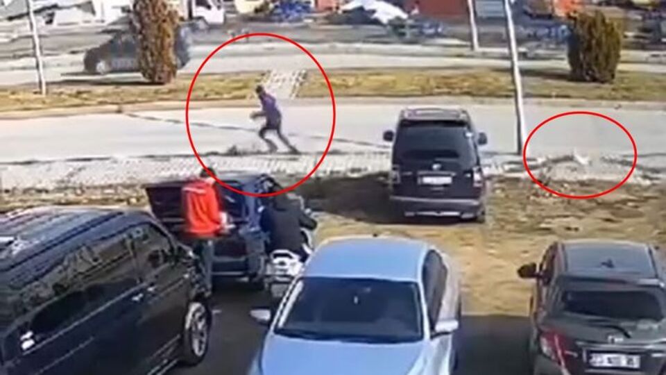 Horoz, sayaç okumaya gelen görevliyi kovaladı