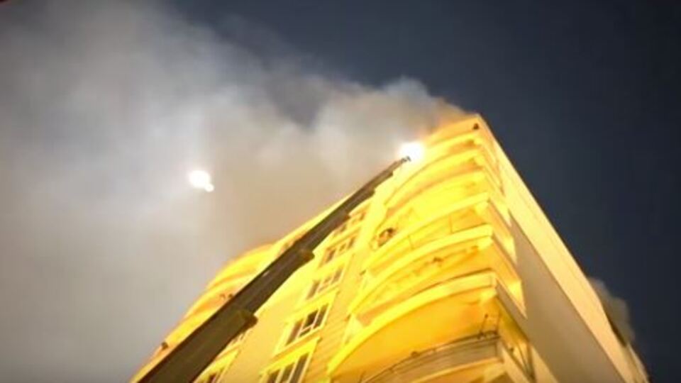 Siirt'te 10 katlı binada yangın paniği!