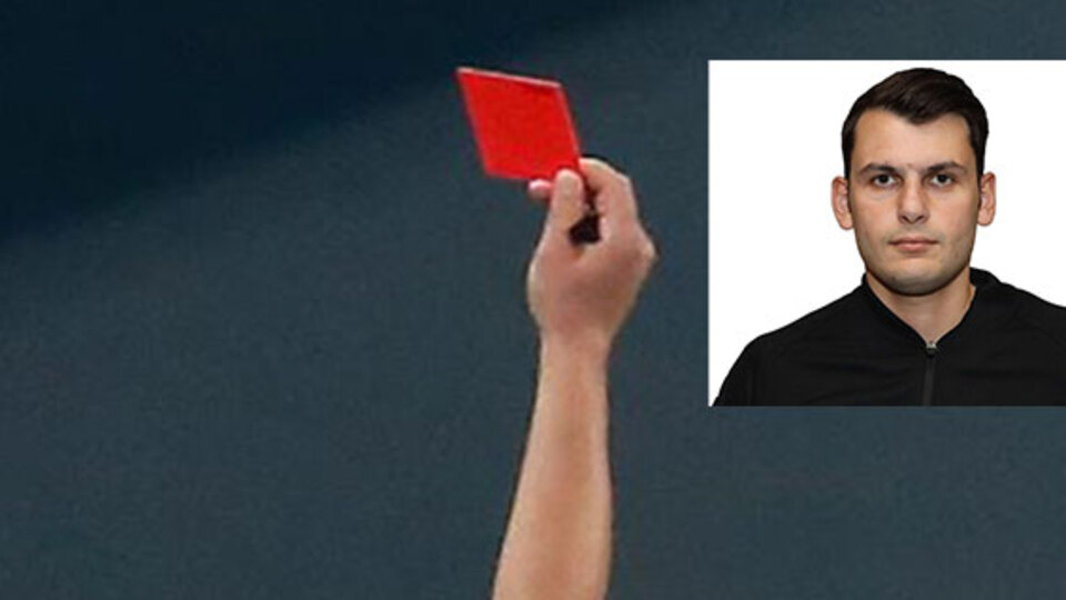 Kırmızı kart gördü hakemi bıçakladı!