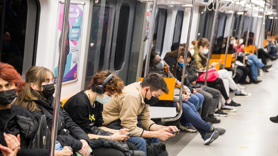 Virüslere karşı maske uyarısı!