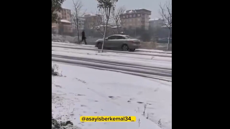 Kar yağışı kazaya yol açtı!