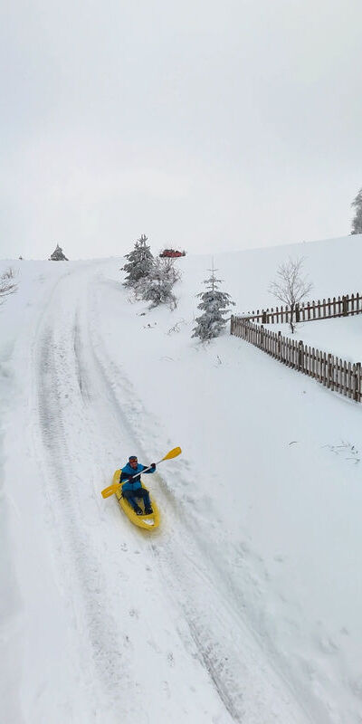  Eksi 5 derecede kar üstünde kano