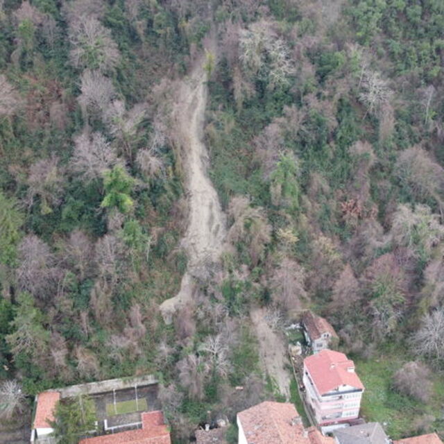 Sinop'ta toprak kayması