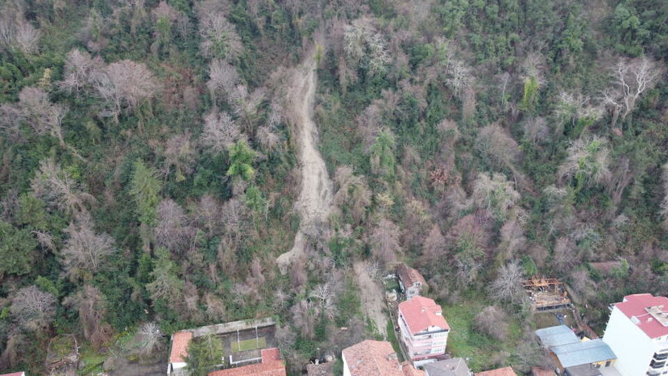 Sinop'ta toprak kayması
