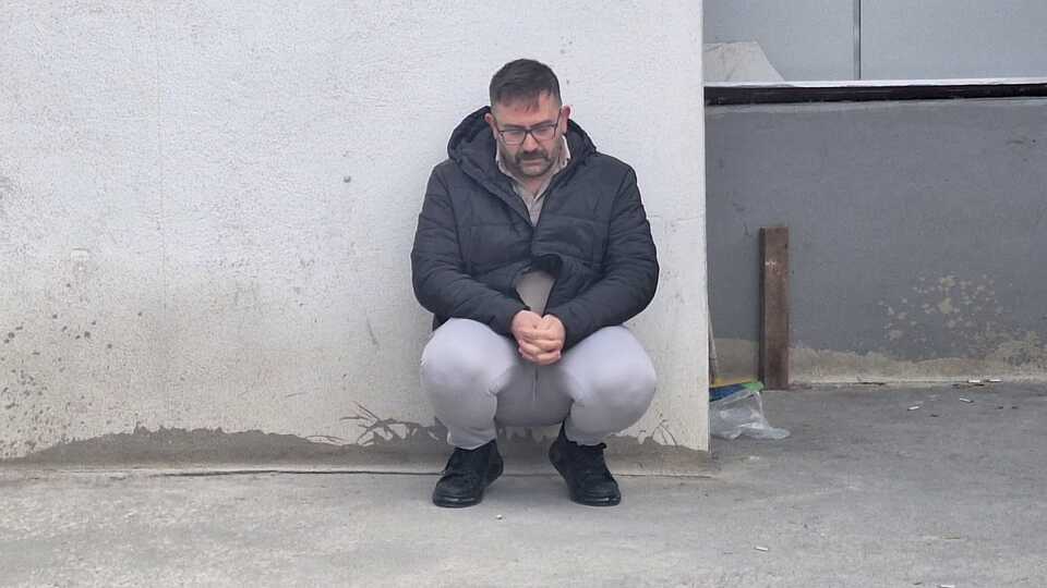 2 evladını kaybeden babanın yürek yakan görüntüsü!