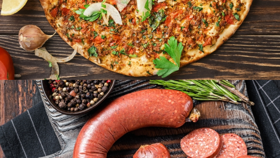 Dana sucukta tavuk kafası, lahmacunda kanatlı eti