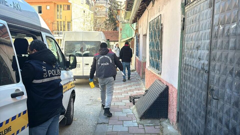 Babasını sırtından bıçakladı! Katil evlat!