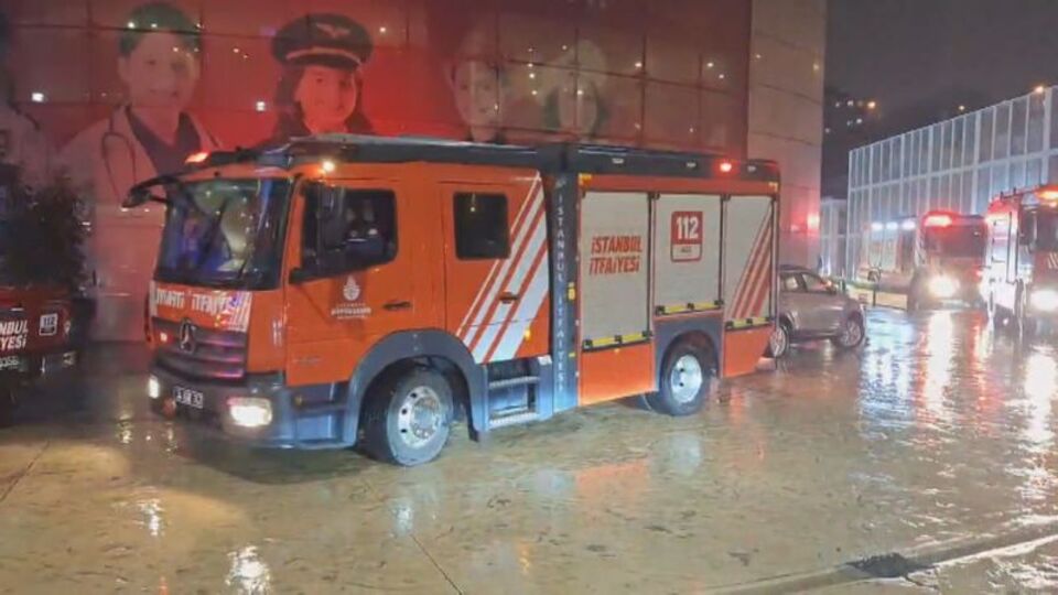 Akasya AVM'de yangın çıktı