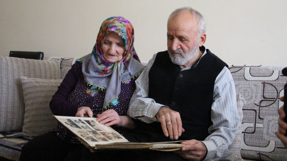 55 yıllık eşine binden fazla şiir yazdı