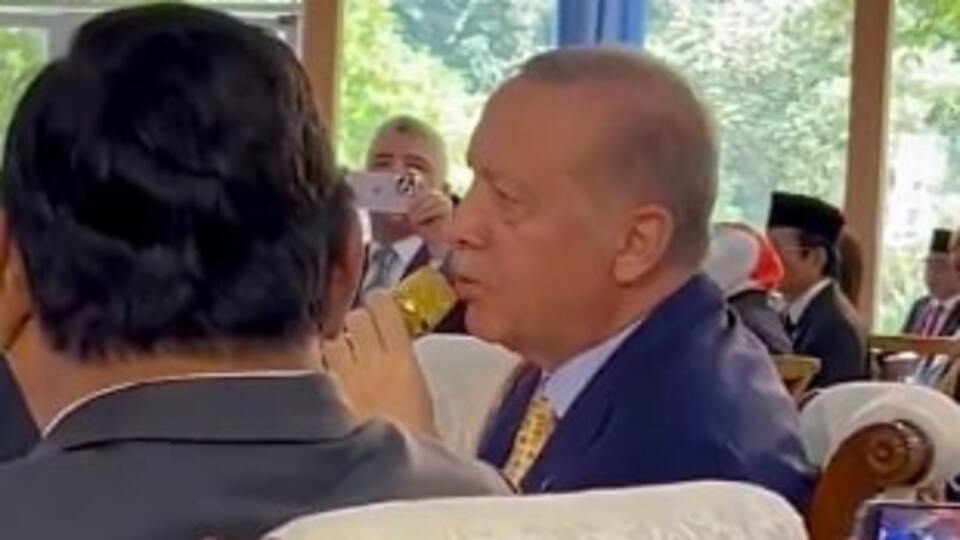 Cumhurbaşkanı Erdoğan Mehter Marşı'na eşlik etti
