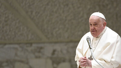 Papa konuşmasını yine yapamadı