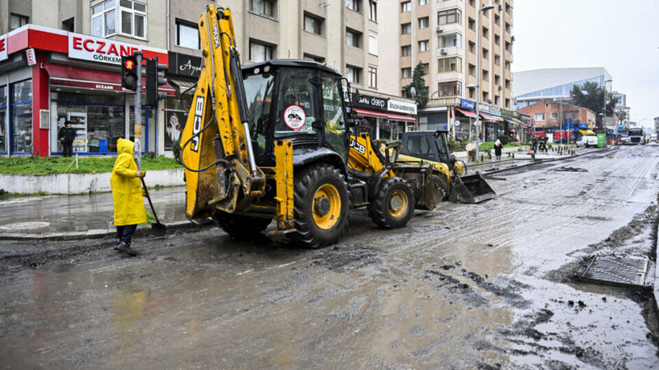 Ataşehir'de esnafın "asfalt" tepkisi
