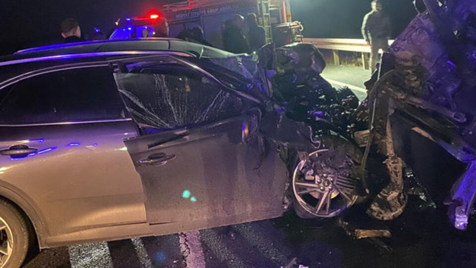 Otomobil ile traktör çarpıştı: 1 ölü, 2 yaralı