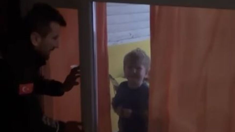 Bu sefer oğlunu kurtardı