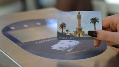 İzmir'de öğrenciler için "Aylık Abonman Kart"