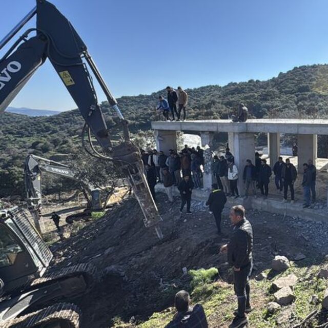 Bodrum'da kaçak yapılar yıkıldı