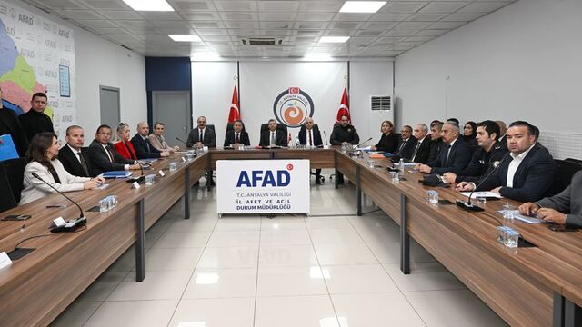 Konyaaltı Sahili'ndeki kaçak yapılar kaldırılacak