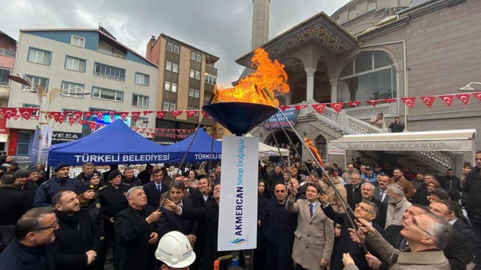 Türkeli'nde konutlara ilk doğal gaz verildi