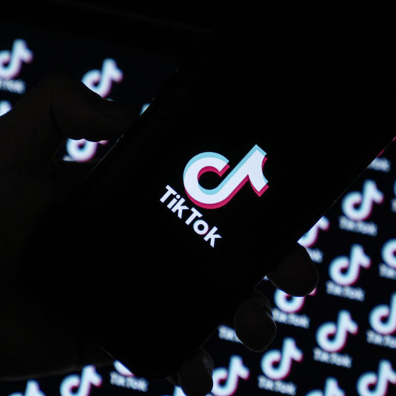 TikTok, ABD'de Google Play Store ve App Store'a geri döndü