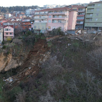 Üsküdar'da facia kıl payı! 2 bina tahliye edildi!