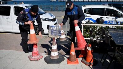 Kuşadası'nda kaldırım işgali denetimi