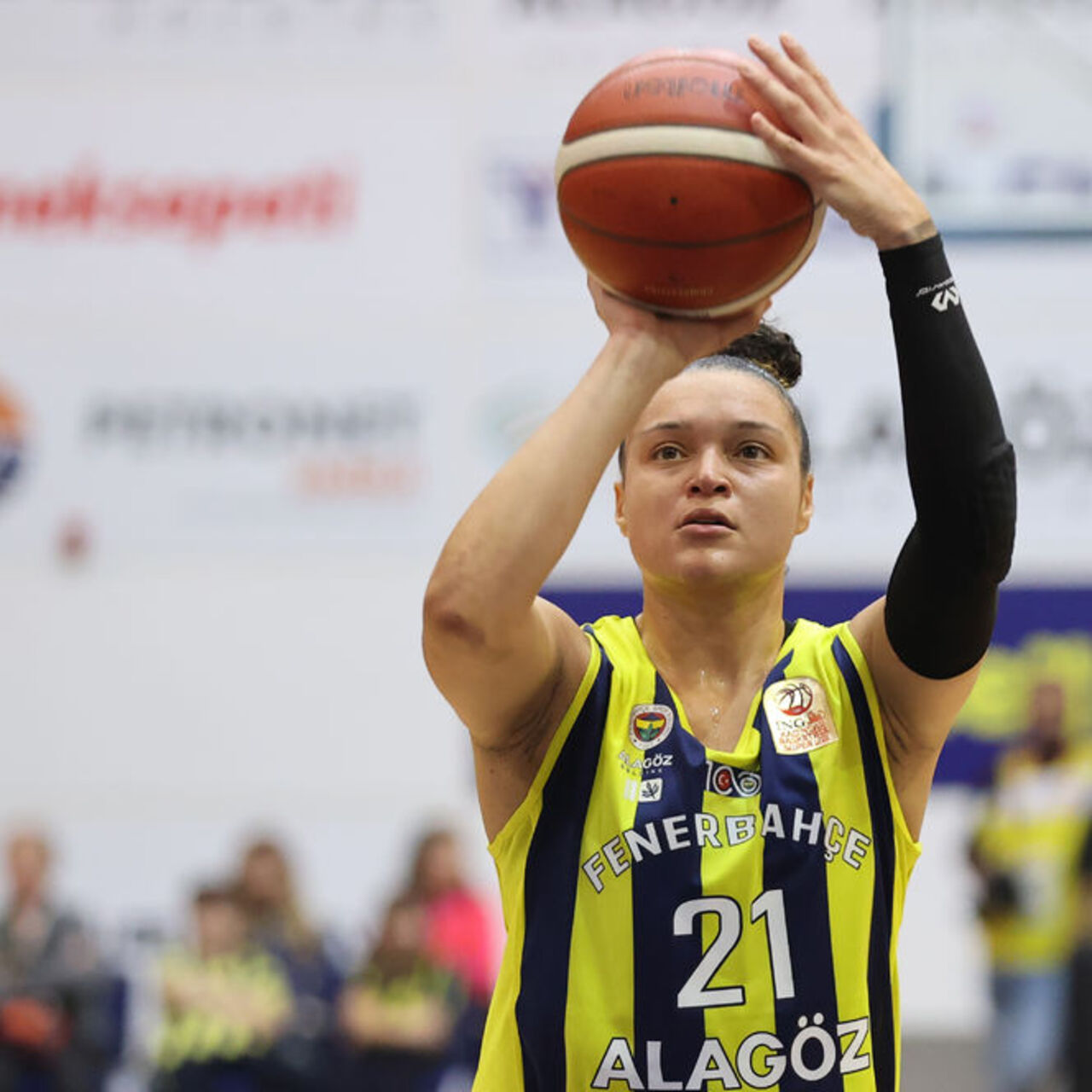 Kayla McBride, yeniden Fenerbahçe Opet'te