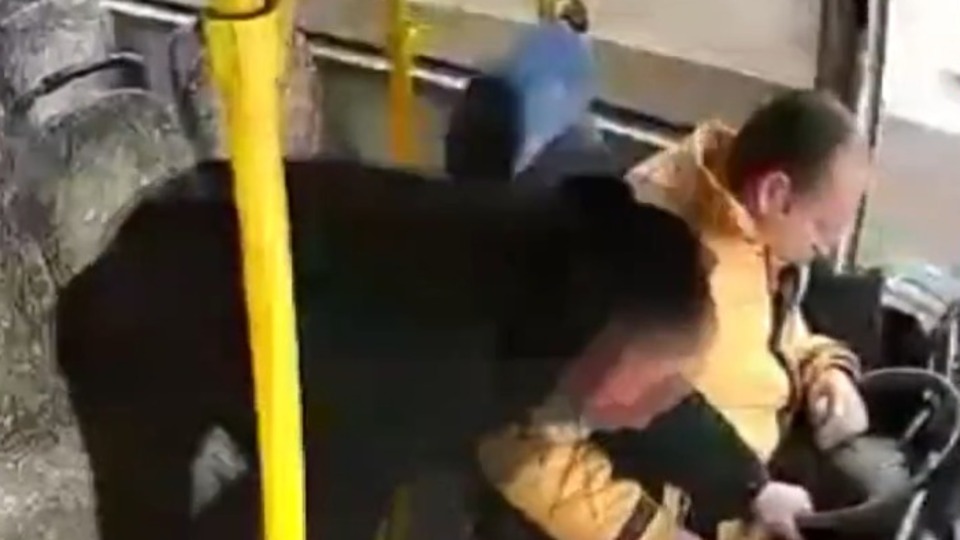 Bayılan şoför kaza yaptı!