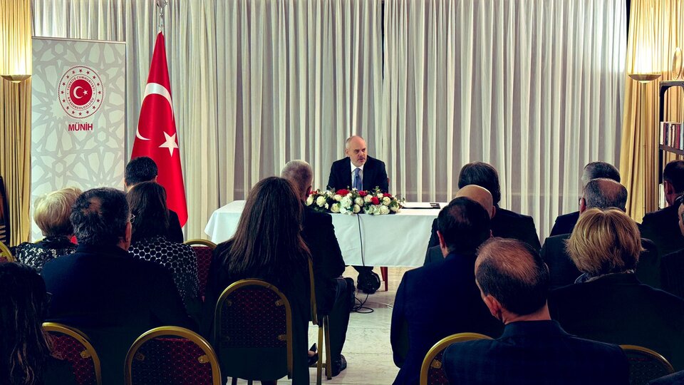 Cumhurbaşkanı Başdanışmanı Kılıç, Münih'te STK temsilcileriyle bir araya geldi