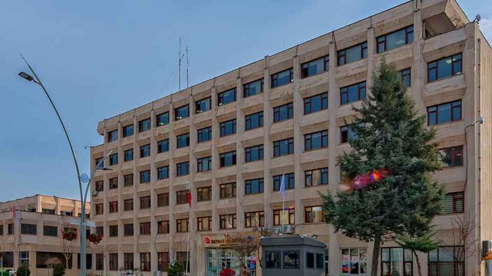 Batman Belediyesi'nde 112 kişi işten çıkarıldı