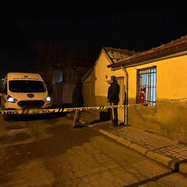 Evinde bıçaklanan kadın hayatını kaybetti