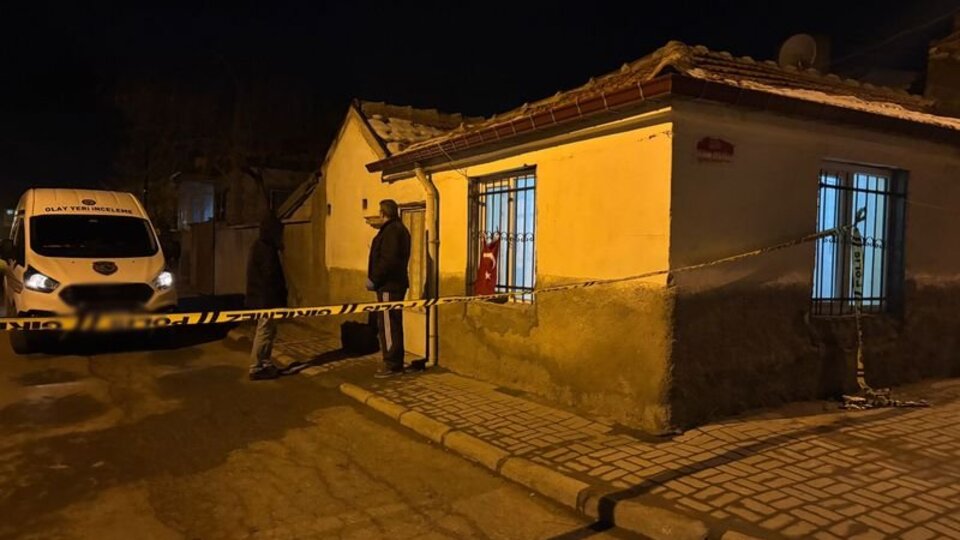 Evinde bıçaklanan kadın hayatını kaybetti