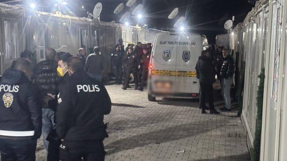 Hırsızlık zanlısı, polis memurunu bıçakladı