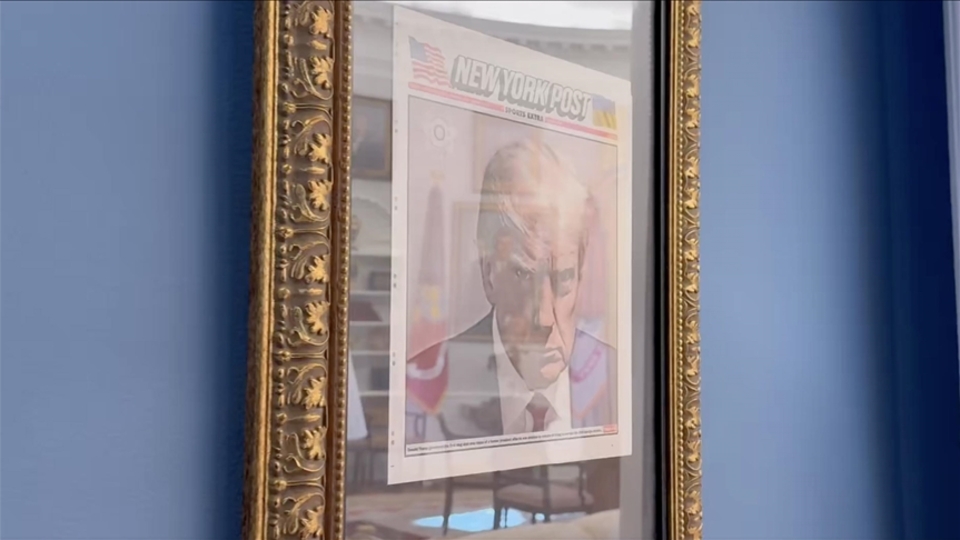 Sabıka fotoğrafı Oval Ofis'in girişine asıldı