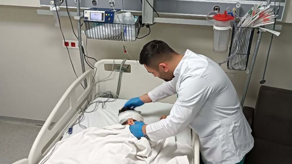 5 yaşındaki çocuk köpeklerin saldırısında ağır yaralandı