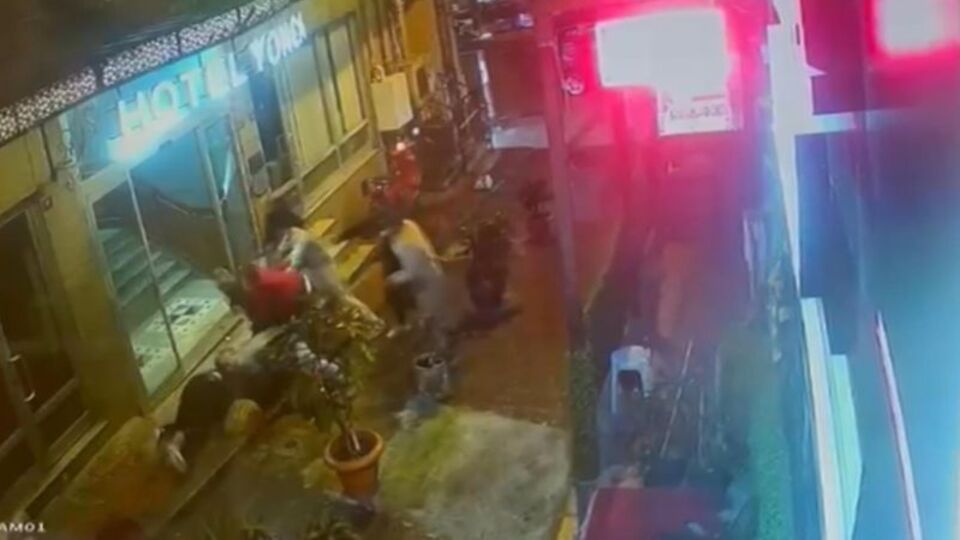 Atıldığı oteli 6 kişiyle bastı! 3 yaralı