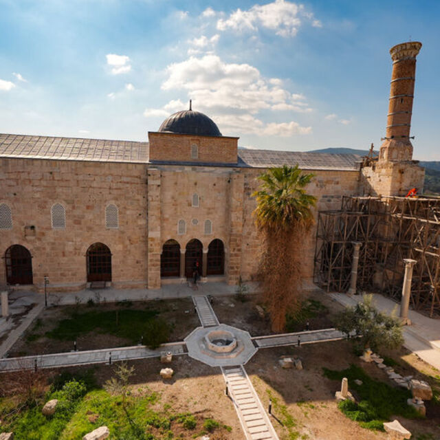 650 yıllık cami ilk teravihte ibadete açılacak