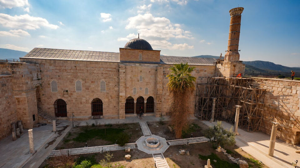 650 yıllık cami ilk teravihte ibadete açılacak