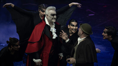 DT Genel Müdürü Tamer Karadağlı'dan 'Dracula' performansı