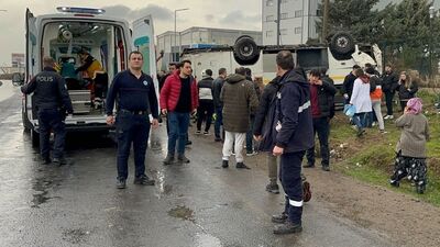İşçi servisi devrildi: 25 yaralı
