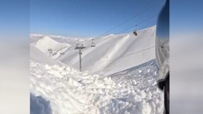 Çığın düşüş anı kask kamerasında!