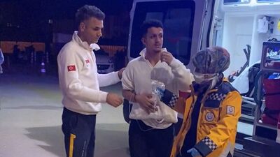 Kavgayı ayırmak isterken bıçaklandı