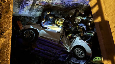 Ümraniye'de otomobil viyadükten düştü